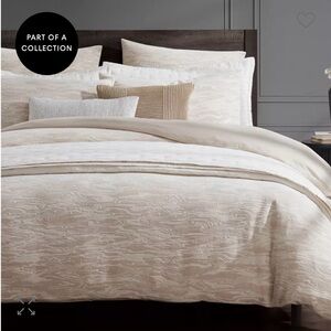 Donna Karan Ivory Textured Duvet Cover - Queen size with Shams!